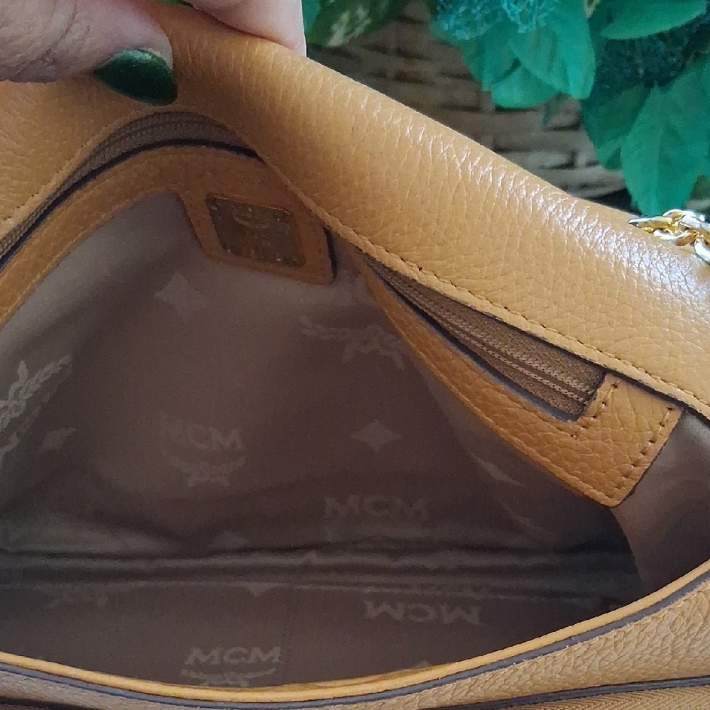 MCM Brown Leather Shoulder Bag with Gold Accents - Picture 4 of 6